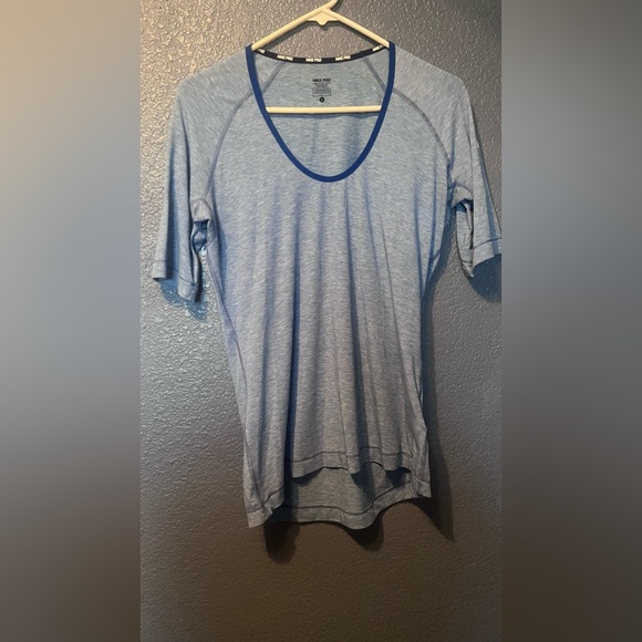 Nike Pro Woman’s blue fitted active tee - Picture 2 of 3